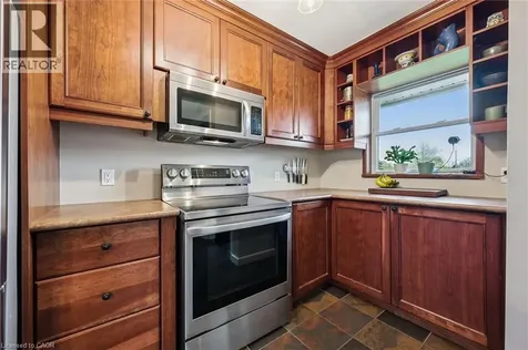 154 Oriole Street Waterloo ON N2J 2B4