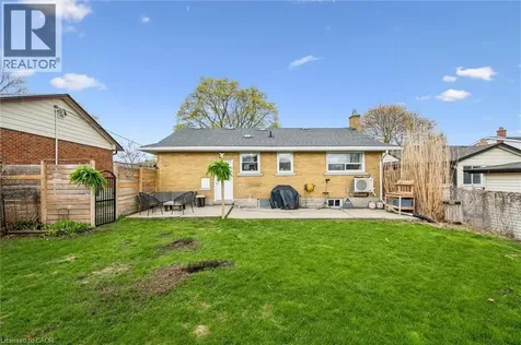 154 Oriole Street Waterloo ON N2J 2B4