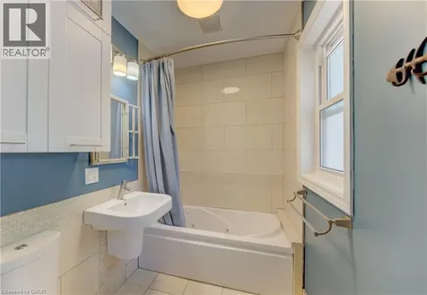 72 Pleasant Avenue Kitchener ON N2M 4A4