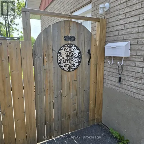 320 Balmoral Avenue Cornwall ON K6H 3G7