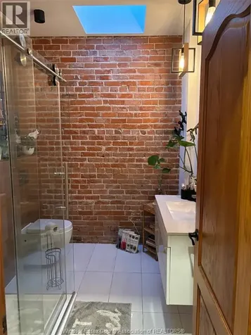 876 Erie Street Windsor ON N9A 3Y6