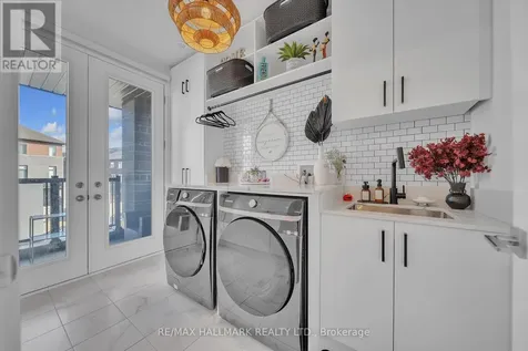 948 Isaac Phillips Way Newmarket (summerhill Estates) ON L3X 0M7