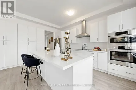 105 Halldorson Avenue Aurora ON L4G 7B6