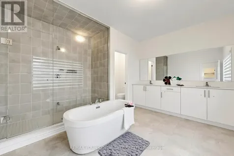 105 Halldorson Avenue Aurora ON L4G 7B6