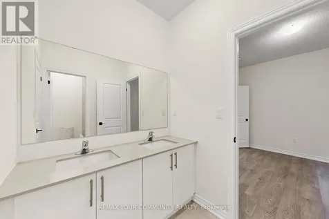 105 Halldorson Avenue Aurora ON L4G 7B6