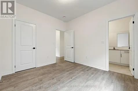 105 Halldorson Avenue Aurora ON L4G 7B6