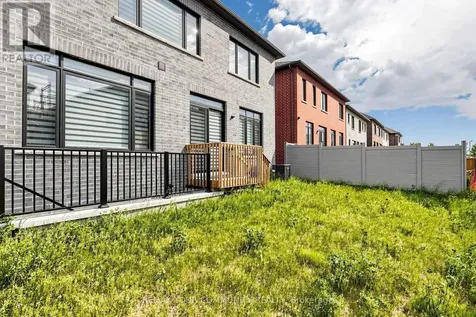 105 Halldorson Avenue Aurora ON L4G 7B6