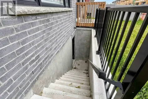 105 Halldorson Avenue Aurora ON L4G 7B6