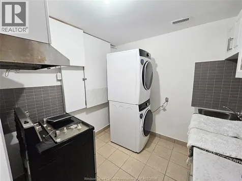 4896 Juliet Crescent Windsor ON N9G 3A6