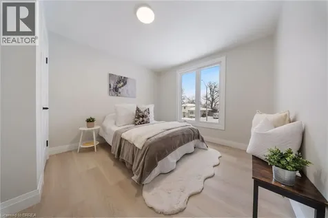 31 Hillcrest Avenue Brantford ON N3T 5Z2