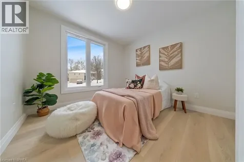 31 Hillcrest Avenue Brantford ON N3T 5Z2
