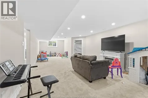 875 Magnolia Lane Sarnia ON N7S 0G3