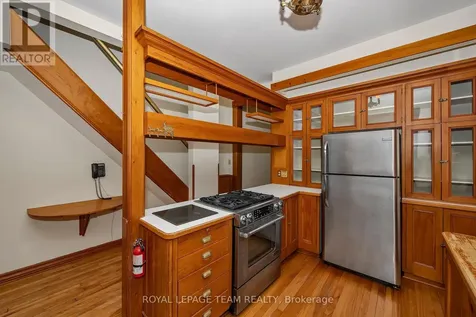 537 Gilmour Street Ottawa ON K1R 5L5
