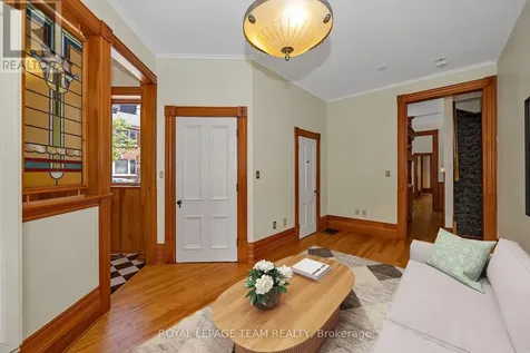 537 Gilmour Street Ottawa ON K1R 5L5