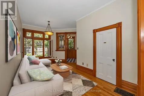 537 Gilmour Street Ottawa ON K1R 5L5