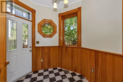 537 Gilmour Street Ottawa ON K1R 5L5