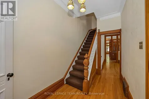 537 Gilmour Street Ottawa ON K1R 5L5