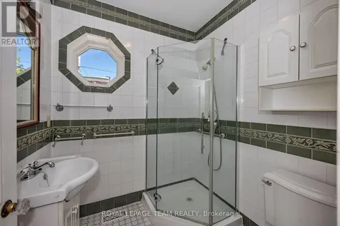537 Gilmour Street Ottawa ON K1R 5L5