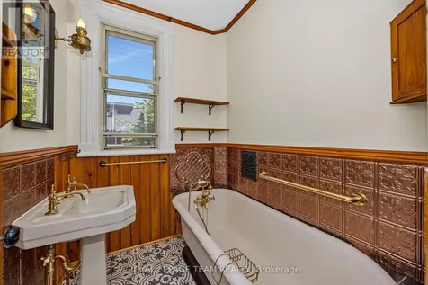 537 Gilmour Street Ottawa ON K1R 5L5