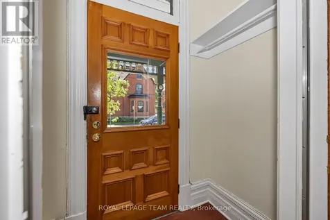 537 Gilmour Street Ottawa ON K1R 5L5