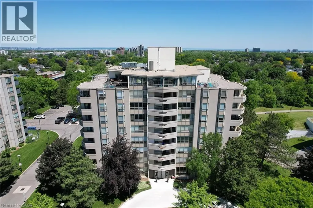 8 Village Green Stoney Creek ON L8G 5B8