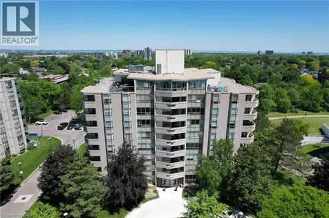8 Village Green Stoney Creek ON L8G 5B8