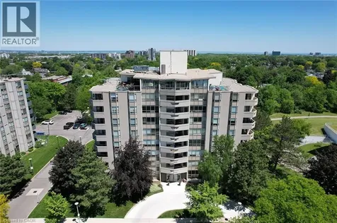 8 Village Green Stoney Creek ON L8G 5B8