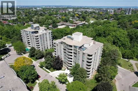 8 Village Green Stoney Creek ON L8G 5B8