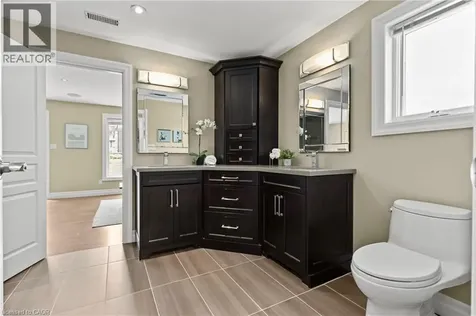 404 Hamilton Drive Ancaster ON L9G 2B1