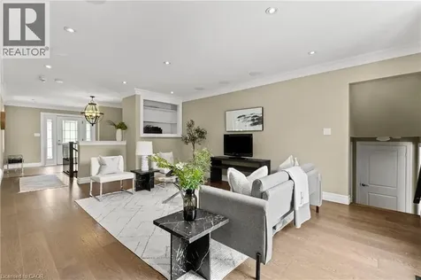 404 Hamilton Drive Ancaster ON L9G 2B1