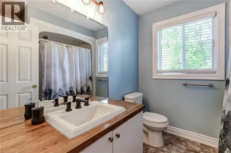 406 Levanna Lane Oakville ON L6H 6B8