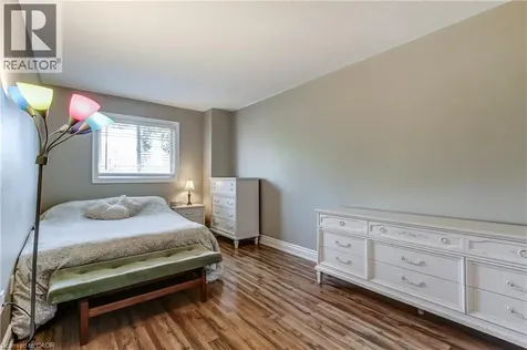 406 Levanna Lane Oakville ON L6H 6B8