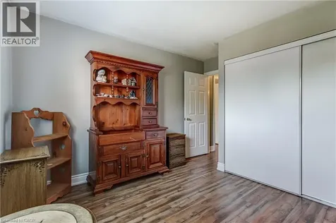 406 Levanna Lane Oakville ON L6H 6B8