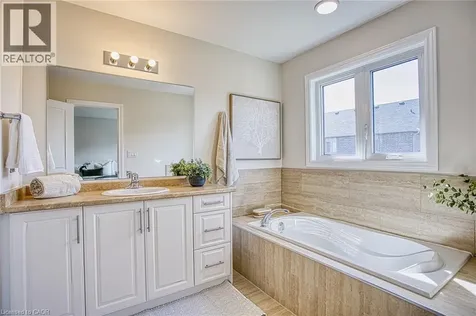 156 Mcknight Avenue Waterdown ON L8B 0T7