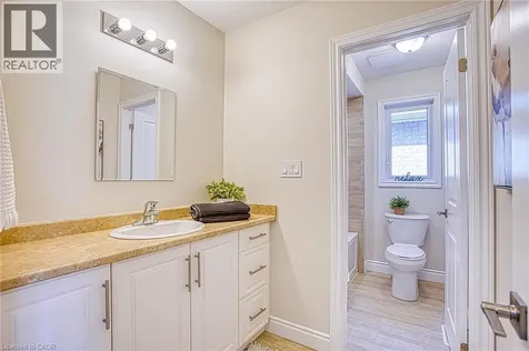 156 Mcknight Avenue Waterdown ON L8B 0T7