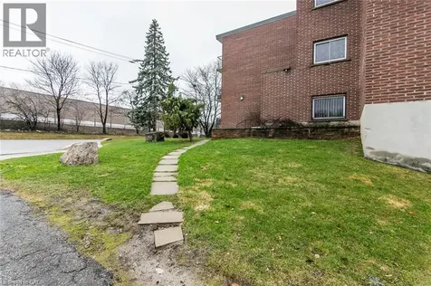 4 Avalon Place Kitchener ON N2M 4N9