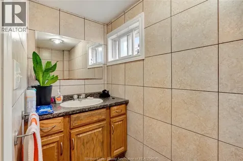 101 Oak Street East Leamington ON N8H 2C7