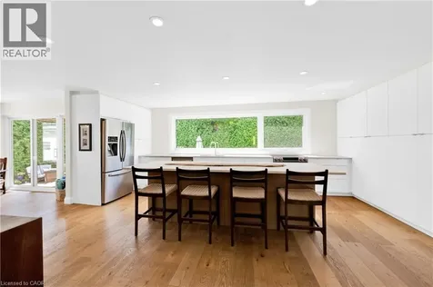 912 Boothman Avenue Burlington ON L7T 1P4