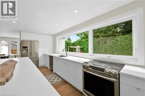 912 Boothman Avenue Burlington ON L7T 1P4