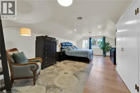 912 Boothman Avenue Burlington ON L7T 1P4