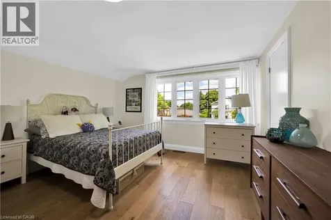 912 Boothman Avenue Burlington ON L7T 1P4