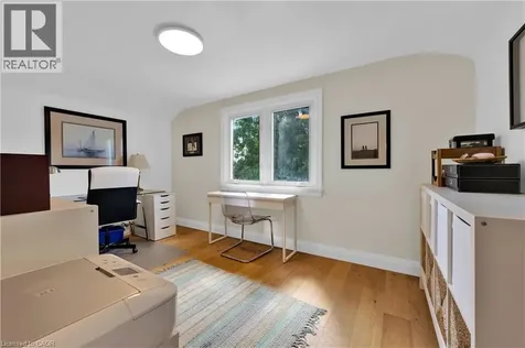 912 Boothman Avenue Burlington ON L7T 1P4