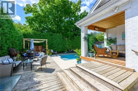 912 Boothman Avenue Burlington ON L7T 1P4