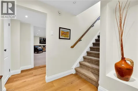 912 Boothman Avenue Burlington ON L7T 1P4
