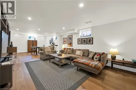912 Boothman Avenue Burlington ON L7T 1P4