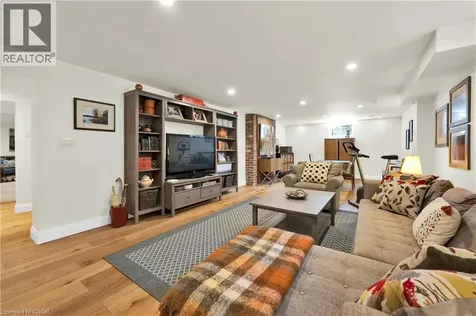 912 Boothman Avenue Burlington ON L7T 1P4