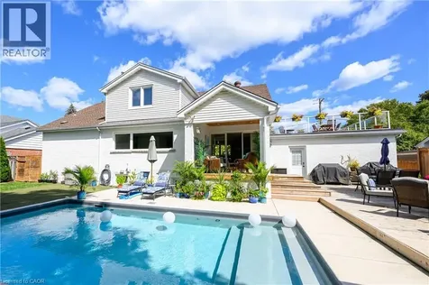912 Boothman Avenue Burlington ON L7T 1P4