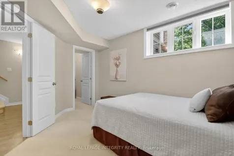 84 Stonehaven Drive Ottawa ON K2M 0C1