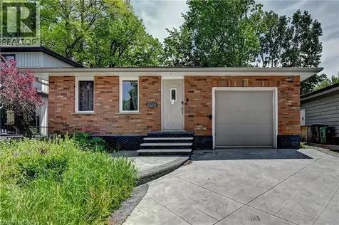 525 Fallingbrook Drive Waterloo ON N2L 4N2