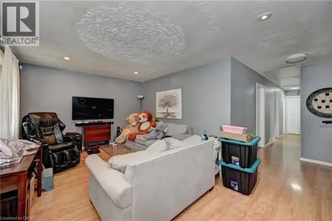 525 Fallingbrook Drive Waterloo ON N2L 4N2